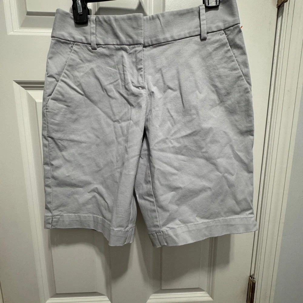 Loft NWT size 0 gray shorts